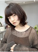顔周りレイヤー ウルフカット 前髪ぱっつん 艶感 ブラウン