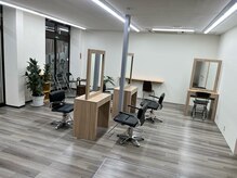 落ち着いた店内。アットホームな美容室です