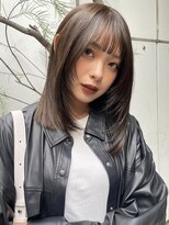 レイヤーカット顔まわりカットオリーブグレージュ透明感カラー