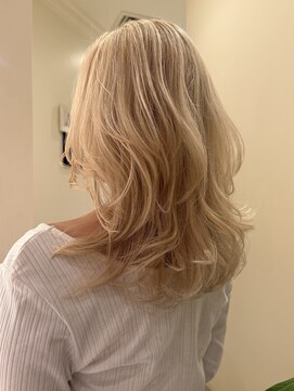 ビュートリアム265(BEAUTRIUM 265) ミディアムレイヤー/くらげヘア/ハイトーン/くびれレイヤー/銀座