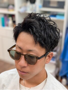 トリイ(TORII) パーマを生かしたアップバングショート