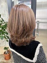 【3】白髪を「隠す」から「活かす」へ。大人女性の魅力を引き出す白髪ぼかし