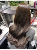  &nbsp;&nbsp;&nbsp;光をまとう、艶めきベージュロング