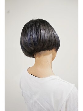 ルルクス ヘアーサロン(LuLux) 襟足まで切り込んだボブにアクセントカラーで個性的に