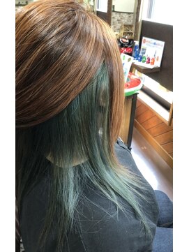 ヘアーデザイン マハロ(hair design MAHALO) インナーカラー　カーキ