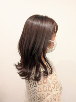 ウミト(Umito)&nbsp;ミディアム 外ハネ くびれスタイル モカベージュ