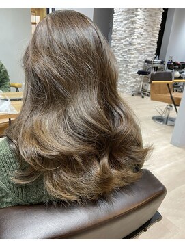 アンクー(Ankh) 韓国レイヤースタイル×カーキベージュ