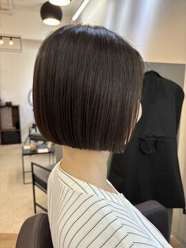 ジエクト ヴィシア(The Ect VIXIA) 地毛風ストレート　前下がり　縮毛矯正　切りっぱなし　ミニボブ