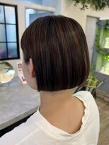 ヴィサージュバスク(VISAGE ba.s.k)&nbsp;『シルエット』職人首が綺麗に見えるボブ