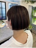 『シルエット』職人首が綺麗に見えるボブ