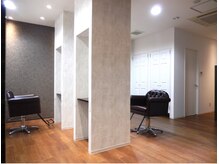 フルフラットなシャンプー台でリラックス【髪質改善／長野】