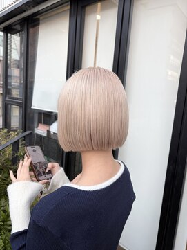 グランルシア(GRAN Lucia) ミニボブ×ホワイトカラー