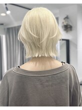 ジェムヘアスタジオ 平塚西口店(Gem Hair Studio) Gem Hair Studio 姉崎 レイヤーボブ/ホワイトブロンド