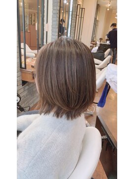 モードファクター デザイナーズサロン(mode Factor designer's salon) 立体感が可愛いカラー×外ハネ