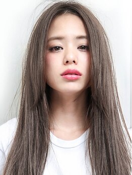 ヨファ ヘアー(YOFA hair)の写真/【川西能勢口/カット+艶縮毛矯正+アルカリ除去¥10000】ナチュラルなストレートに潤い溢れる柔らか質感♪