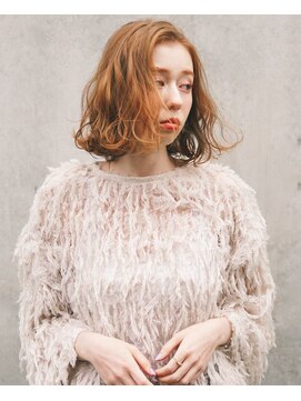レジュアル(RESSUAL) 大人ガーリー 暖色系カラー 外ハネ かき上げ ロングボブ