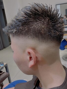 アース 二俣川店(HAIR&MAKE EARTH) スキンフェード×金メッシュ