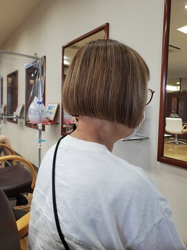 美容室テク アート バイ シック ショートボブ