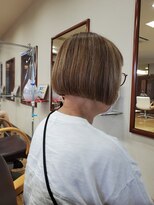 美容室テク アート バイ シック ショートボブ
