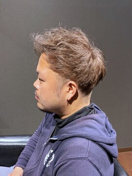 ビーダンディー(Bee dandy) ツーブロックフェード ジェットモヒカン ワイルドアップバング