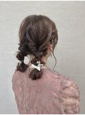 シニヨンとくるりんぱのお呼ばれヘア