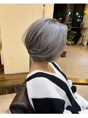 ショートボブ×ホワイトシャドールーツ