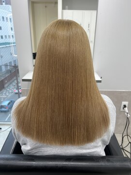 エイム(AiM) ブロンド/ハニーベージュ/中明度カラー/ブリーチカラー/艶カラー