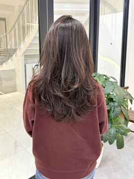 エブリ(evri) 「evri」ロングレイヤー　レイヤーカット　レイヤー　ワンカール