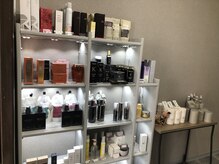 カッツアンドクレア(CUTS&Clare)の雰囲気(人気の商品 頭皮、髪質に合わせた商品を各種取り揃えております)