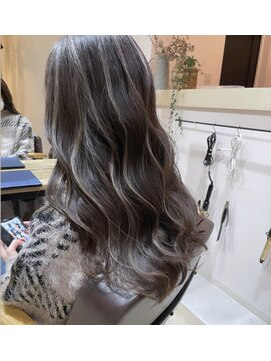 ノド(nodo.) グレージュのコントラストハイライト