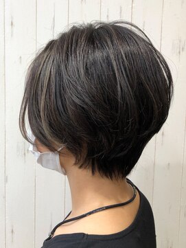 チームボス(Team BOSS) ハイライトアッシュグレーハンサムショート