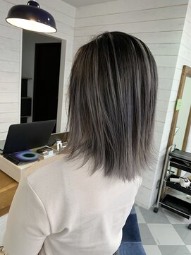 ワンバイワン(One×One) ホワイトバレイヤージュ[アッシュブラック]