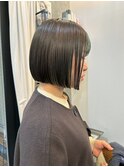 切りっぱなしボブ × フェイスフレーミングカラー