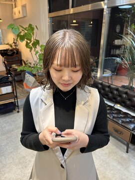 キュリオ(CURIO) ゆるふわ巻き×くすみマロベージュ