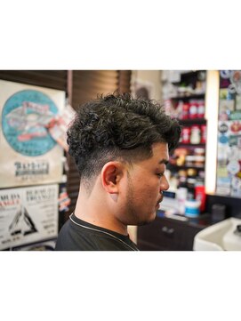 ヘアーサロン宮武 テーパーフェード＋サイドパートパーマ