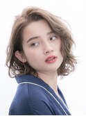 say.ハイトーンミルクティーベージュボブウェーブミディアム青山