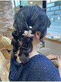 華やかなツインテールデザイン
