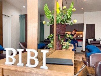 ビビ(BIBI)の写真/和やかな雰囲気で初めての方でも気軽に通える♪経験豊富なスタイリストがあなたの理想のスタイルを叶えます