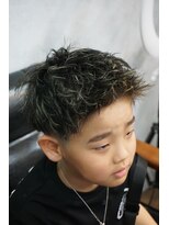 タフ バーバーショップ(TOUGH BARBER SHOP)&nbsp;キッズカット、ジェットモヒカン金メッシュ