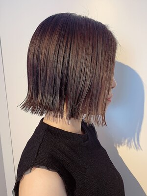 トレンドを取り入れた女性のための洗練されたショートヘアーをご提案。手ぐしで決まる再現性の高さも◎