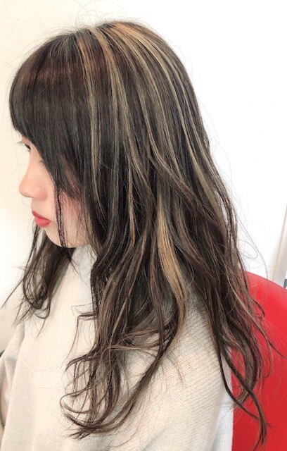 ロングの寒色系メッシュカラー：L058972701｜ツミキ(TSUMIKI)のヘア