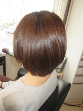 コア フィール ア デイ(COIFFURE A DAY) 【M3D見附今町】ひし形ボブ