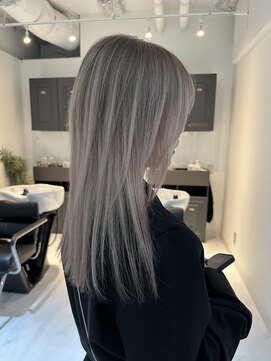 ヨロ 小岩(YOLO) レイヤーカットハイライトショートヘアイルミナカラーオージュア