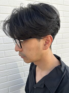 ヒュイル バイ ニアウ(Hwyl by Niau) メンズマッシュセンターパートスパイラルパーマニュアンスパーマ