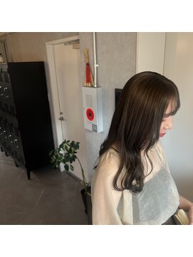 シアン(CYAN) オリーブグレージュ