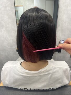 クラン 岡本(Chlan) ピンクインナーカラー×コンパクトボブ