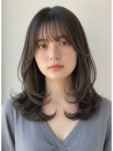 レイヤーカットで軽やかさと動きをプラス。スタイリングも楽チン◎