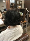 大きめカールなショートボブ