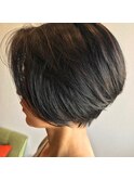 前下がりのボブスタイル