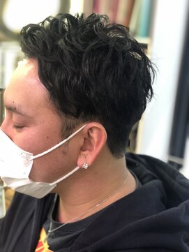 フレンズ 環状通東店(friend's) 黒髪ツーブロ ショートパーマ 2